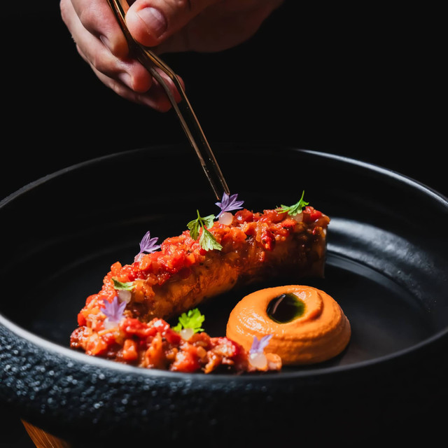 Chef ternama Milos Morjanic asal hotel di Dubai hadirkan menu makanan kolaborasi unik dengan Le Meridien Jakarta. Foto: Le Meridien Jakarta