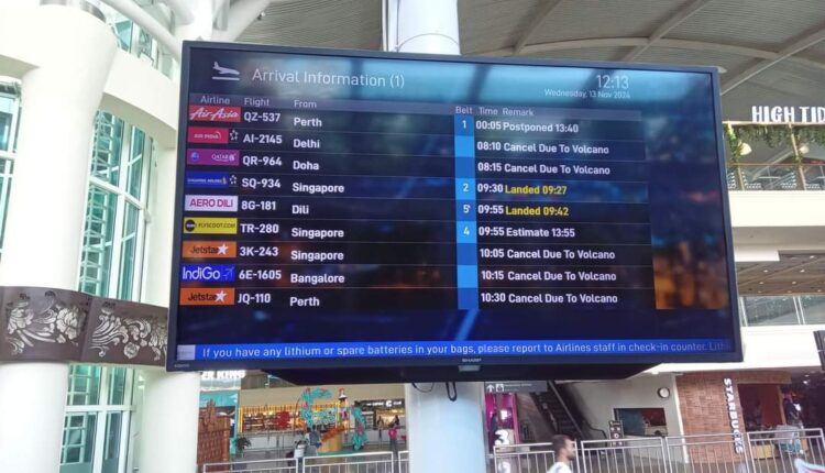 Papan informasi mengenai kedatangan internasional hari ini di terminal internasional Bandara I Gusti Ngurah Rai Bali menampilkan sejumlah penerbangan dibatalkan foto: Istimewa