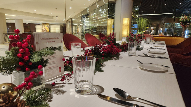 Menu makan malam untuk perayaan Natal 2024 di restoran C's Steak and Seafood, Grand Hyatt Jakarta. Foto: Azalia Amadea/kumparan