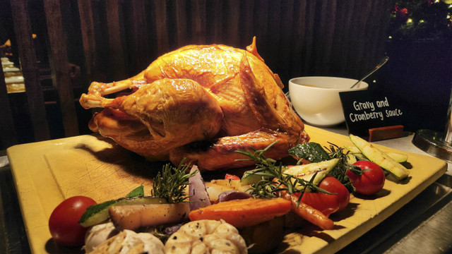 Menu turkey untuk perayaan Natal 2024 di restoran C's Steak and Seafood, Grand Hyatt Jakarta. Foto: Azalia Amadea/kumparan 