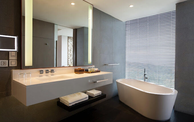 Bathroom di Intercontinental Hotels Bandung Dago Pakar foto: booking.com
