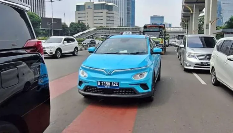 Tampilan taxi online VinFast VF e34 di Jakarta foto: Kata Data.co.id