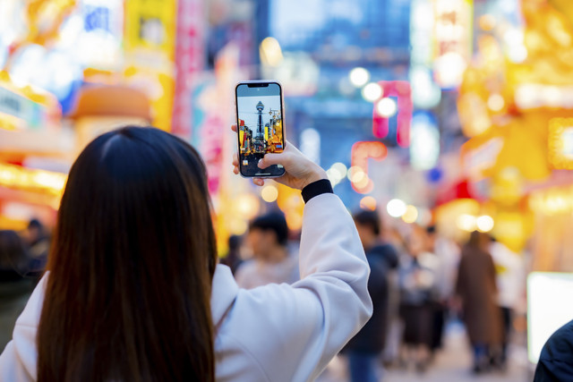 Wisatawan liburan di Osaka. Foto: Shutterstock
