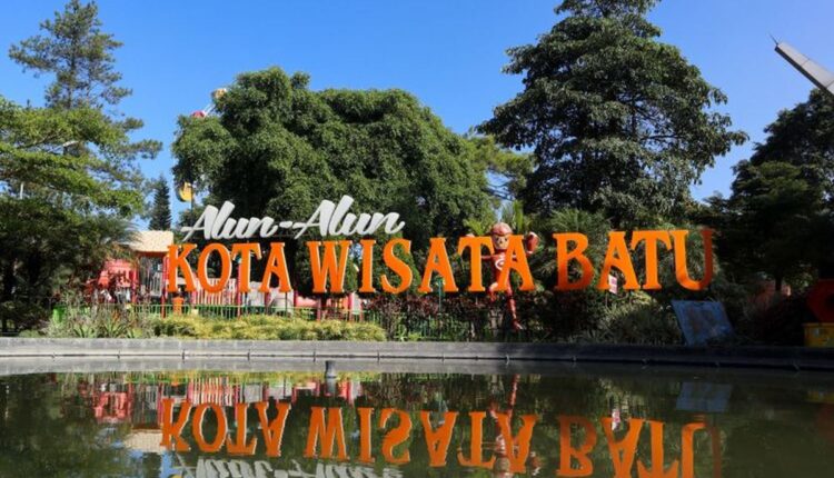 Alun-alun Kota Batu yang bisa dijadikan destinasi wisata(Dok. ShutterStock/Randy Imanuel)