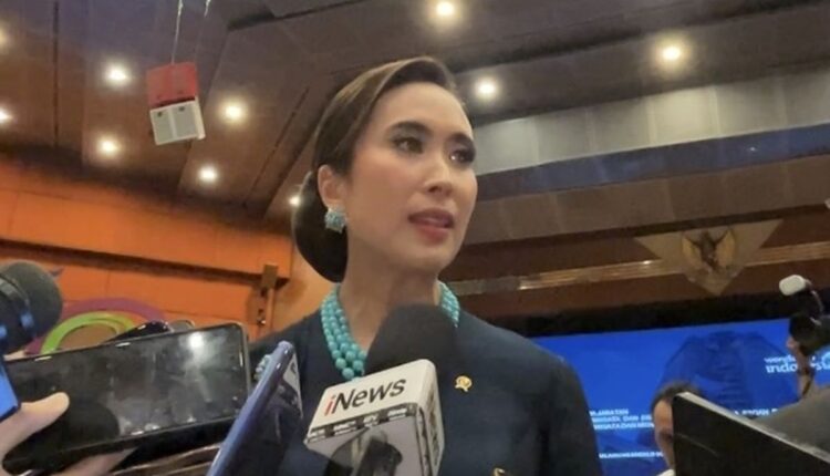 Menteri Pariwisata periode 2024-2029 Widiyanti Putri Wardhana saat ditemui awak media usai serah terima jabatan di Gedung Sapta Pesona, Jakarta Pusat, Senin (21/10/2024).(Kompas.com/ Suci Wulandari Putri)
