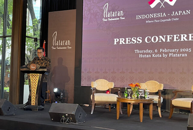CEO Plataran Indonesia, Yosua Makez dalam acara Sixteen Years of Plataran's Cultural Heritage Journey di Hutan Kota Plataran, GBK, Senayan, Jakarta pada Kamis (6/2/2025). Foto: Gitario Vista Inasis/kumparan