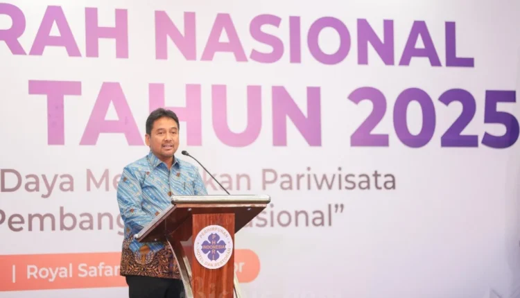 Ketua Umum Perhimpunan Hotel dan Restoran Indonesia (PHRI) Hariyadi BS Sukamdani memberikan pemaparan pada Musyawarah Nasional XVII PHRI Tahun 2025 di Cisarua, Bogor, Jawa Barat, Selasa (11/2/2025)./Bisnis-Himawan L Nugraha