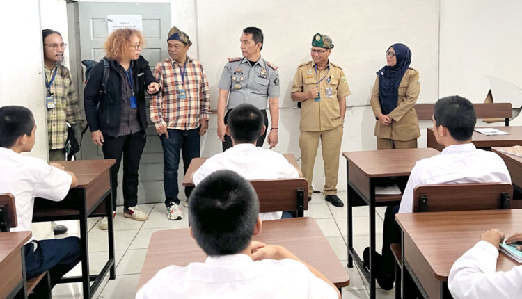 PELATIHAN: MLEADS Palembang menggelar pelatihan kepada anak anak LPKA Kelas I Palembang, kemarin.-foto: evan/sumeks-