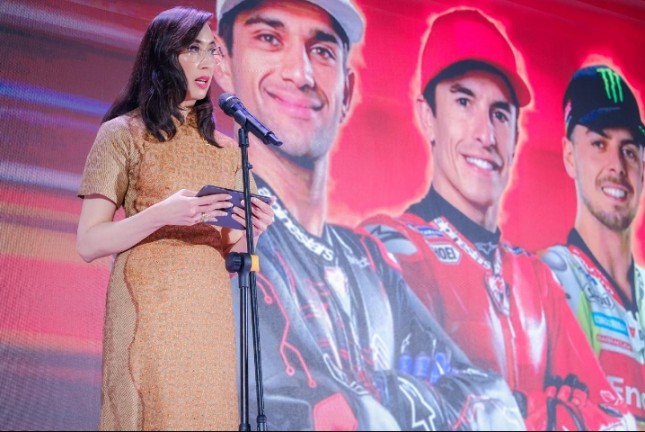 Menteri Pariwisata Widiyanti Putri Wardhana saat hadir di acara Appreciation Night MotoGP Mandalika dan Aquabike World Champions Danau Toba 2024 yang diselenggarakan ITDC di Plataran Senayan, Jakarta, Jumat (7/2/2025).