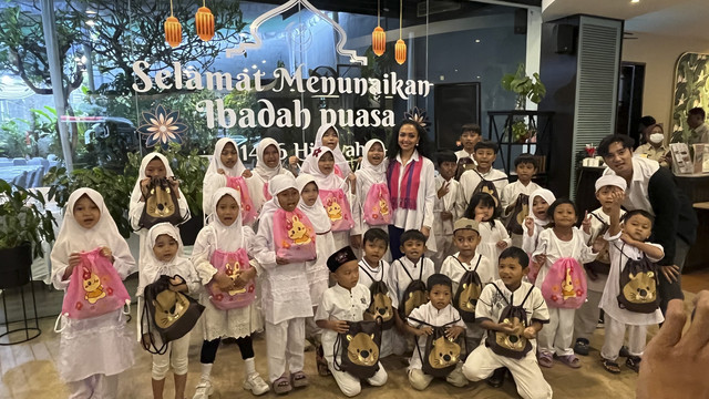 Bukber Archipelago bareng warga Kampung Gasong yang digelar di Munik Resto, Jakarta, pada Rabu (26/3/2025). Foto: Gitario Vista Inasis/kumparan