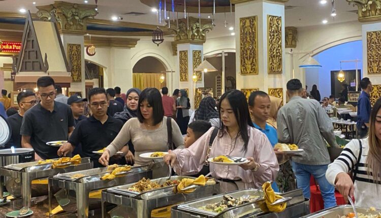 Para pendatang di Pacific Palace Hotel Batam. (Foto: Istimewa)