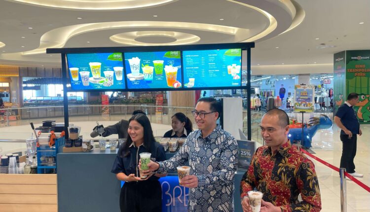 Inovasi perhotelan dengan menyajikan minuman seperti kopi kepada pengunjung mall di Cibinong Kabupaten Bogor. (Foto: RRI.co.id/Sony)