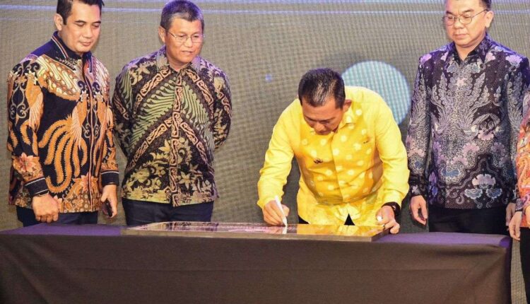 Gubernur Kepulauan Riau, Ansar Ahmad meresmikan Hotel Grand Mercure Batam Center (GMBC) di Kota Batam, Minggu (25/5/2025)