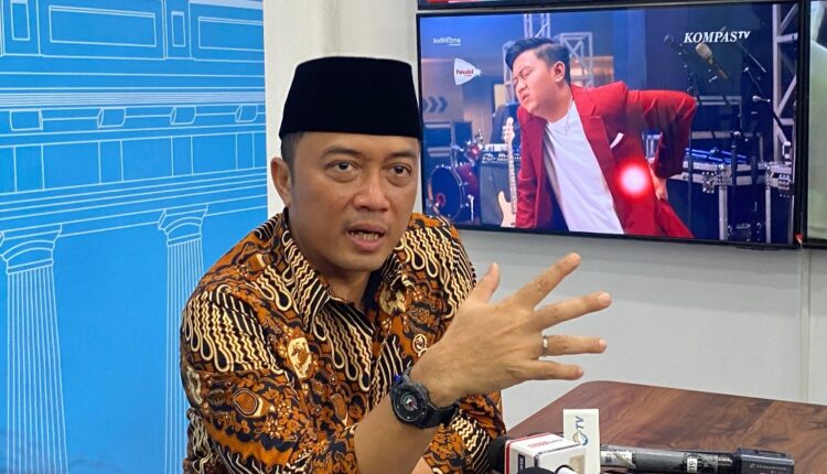 Menteri Sekretaris Negara (Mensesneg) Prasetyo Hadi memberikan keterangan pers di kompleks Istana Kepresidenan, Jumat (9/5/2025). Foto: Akbar Evandio