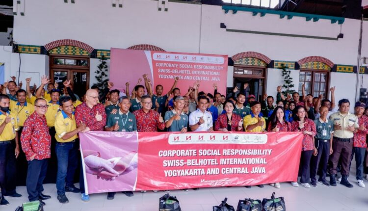 Jaringan hotel Swiss-Belhotel International wilayah Yogyakarta, Surakarta, dan Semarang menggelar aksi sosial bertajuk "Berbagi Kebahagiaan kepada Porter" pada Selasa (13/5/2025) di Stasiun Tawang, Kota Semarang-Ist