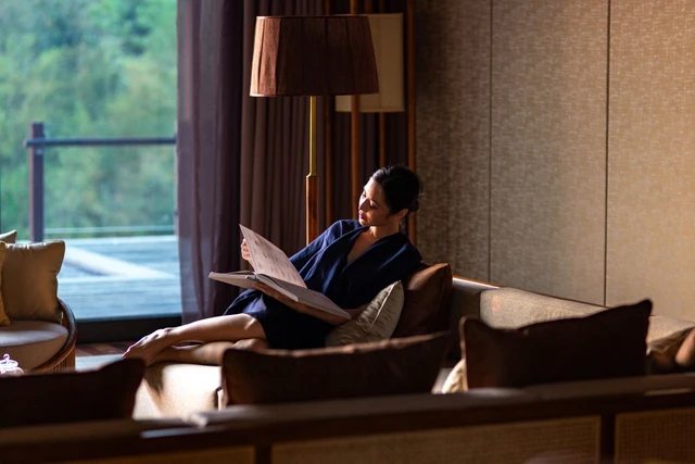 Di antara halaman buku atau potret kenangan, tubuh dan pikiran menemukan ruang untuk rehat. Foto: Dok. Garrya Bianti Yogyakarta