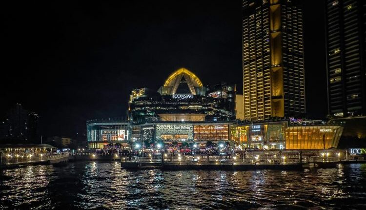 Ilustrasi mal Iconsiam di Thailand.(Dok. Unsplash/Kylle Pangan)