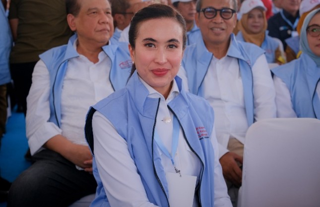 Keterangan Foto: Menteri Pariwisata, Widiyanti Putri Wardhana menghadiri peluncuran "Kelembagaan 80.000 Koperasi Desa Merah Putih/Koperasi Kelurahan Merah Putih (KDMP/KKMP)" oleh Presiden Prabowo Subianto di Desa Merah Putih Bentangan, Desa Bentangan, Kabupaten Klaten (21/7/2025).