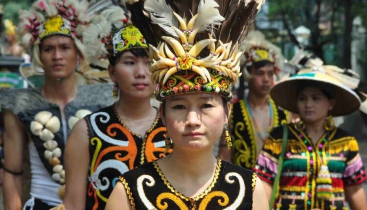 Ilustrasi. Suku Dayak di Kalimantan, Indonesia, mengikuti Festival Budaya Dayak. foto/istockphoto
