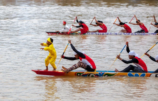 Festival Pacu Jalur di Riau. Foto: Shutterstock