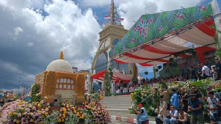  Acara karnaval Tomohon International Flower Festival 2025, di Sulawesi Utara. Antara/Karel A Polakitan