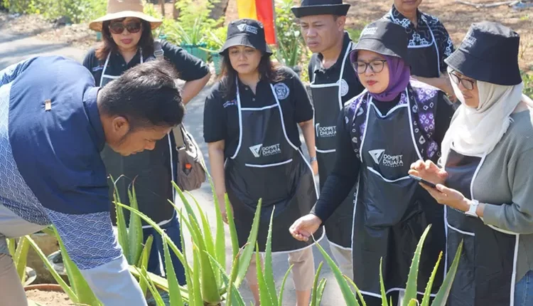 Peserta dari Indonesian Hotel General Manager Association (IHGMA) Yogyakarta saat mengikuti kegiatan care visit yang digelar Dompet Dhuafa. (suaramerdeka.com / dok)