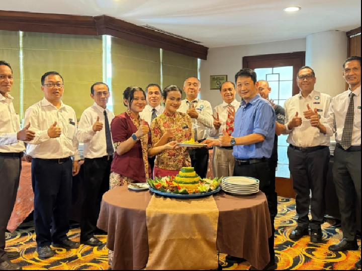Prime Plaza Hotel Purwakarta merayakan ulang tahun ke-29 .