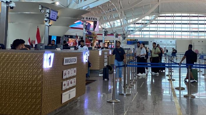 Suasana Tempat Pemeriksaan Imigrasi (TPI) di terminal kedatangan internasional Bandara I Gusti Ngurah Rai Bali. PHRI Respon Terkait Travel Warning dan Aksi Demo di Bali, Minta Semua Pihak Jaga Kondusifitas foto: Istimewa/Humas Kanim Ngurah Rai 