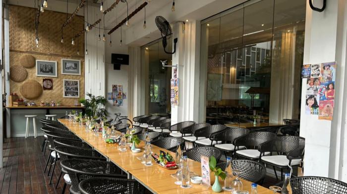 HARRIS Hotel Sunset Road Bali memperkenalkan, promosi terbaru bertajuk “Sunset Tempo Doeloe”, sebuah pengalaman kuliner unik yang menggabungkan kelezatan masakan khas Indonesia dengan nuansa nostalgia tempo dulu yang hangat dan penuh kenangan. (ISTIMEWA)