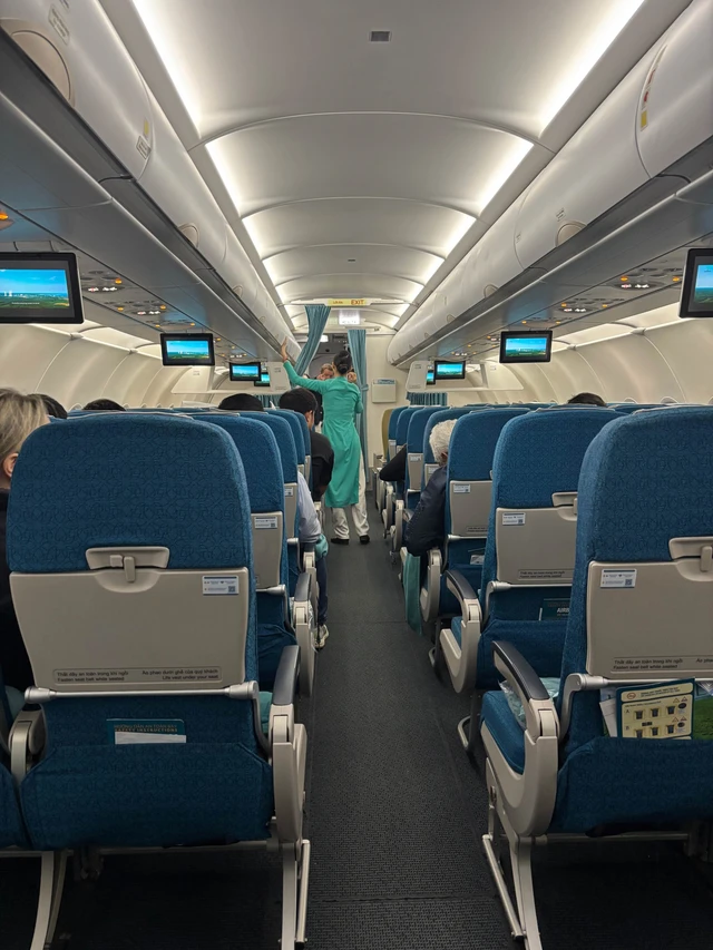 Kabin pesawat Vietnam Airlines rute Jakarta-Hanoi. Foto: Andari Novianti/kumparan