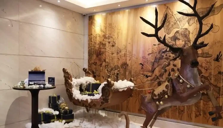 ARYADUTA Bali resmi menyambut musim perayaan dengan upacara penerangan pohon Natal tahunan bertema ‘Sparkle & Shine’. ARYADUTA Bali Memeriahkan Musim Perayaan dengan Dekorasi Natal Ramah Lingkungan