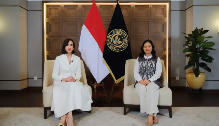 Menteri Pariwisata, Widiyanti Putri Wardhana saat bersama Wakil Menteri Pariwisata Ni Luh Puspa dalam Laporan Bulanan Kementerian Pariwisata di Jakarta, Rabu (11/2/2026).