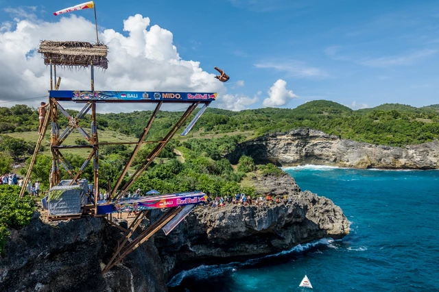 Kompetisi Red Bull Cliff Diving 2026 di Broken Beach, Bali. Foto: Redbull
