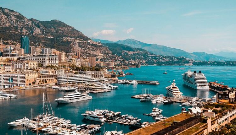 Ilustrasi Monte Carlo, salah satu wilayah penting yang padat penduduknya di Monako. (Dok. Unsplash/Rishi Jhajharia)